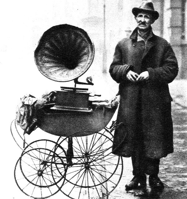 Come see my magical gramophone